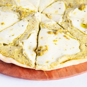 pesto and ricotta pizza featured image