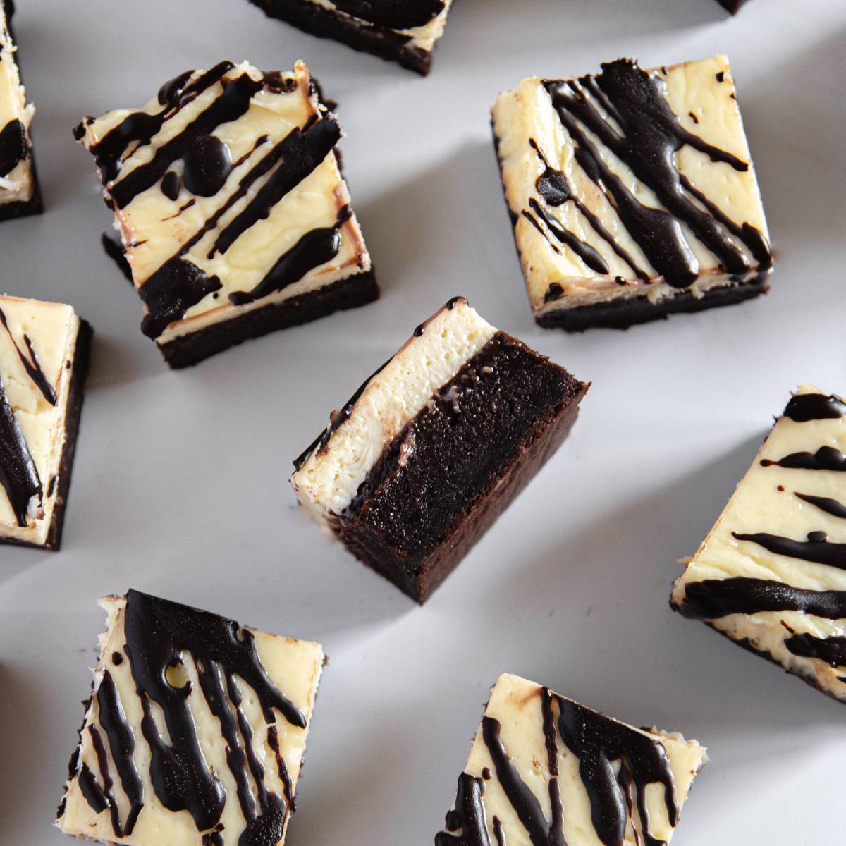Fudgy Cheesecake Brownies(easy homemade recipe)