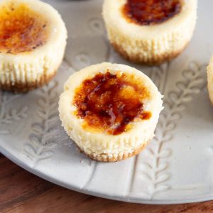 mini creme bruless cheesecake featured image