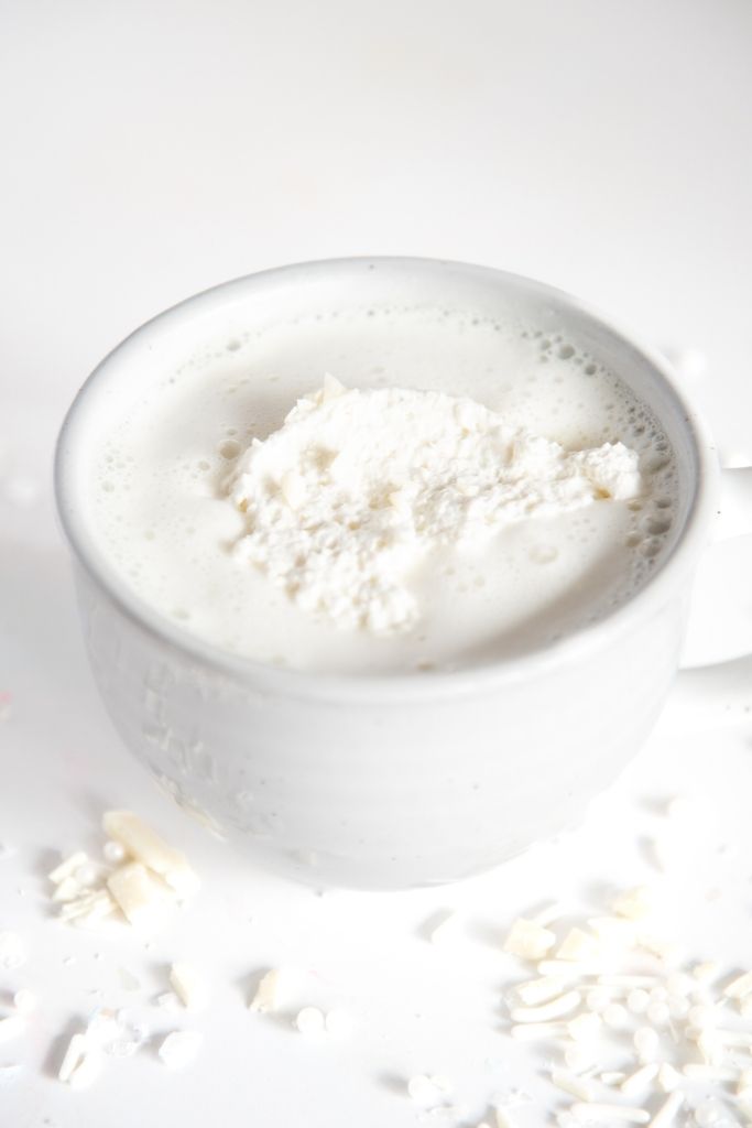 a close up of a cup of white hot chocolate 