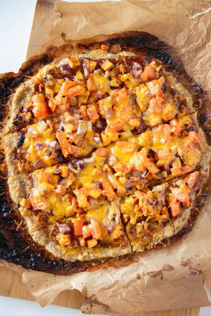 a cut bbq chicken pizza